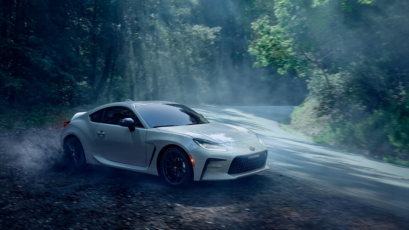 GR86 Premium in Halo driving through a winding mountain road